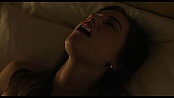 Actress - Lili Reinhart: Movie - The Love Hypothesi